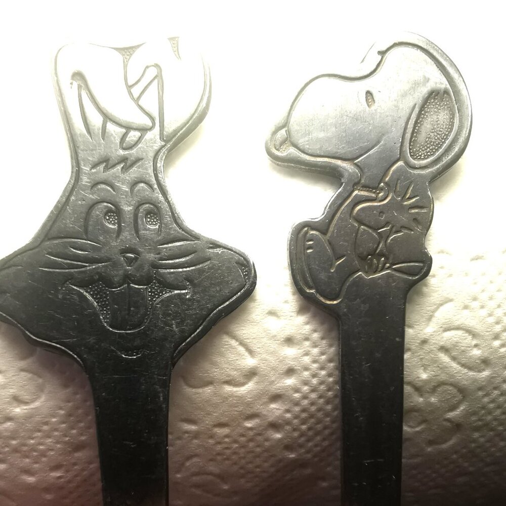 Vtg 1975 Bugs Bunny & Snoopy Child Spoons - Stainless Korea 6" Pair